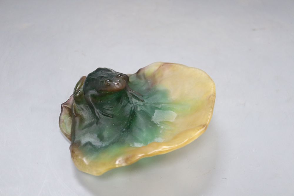 A Daum pate de verre frog tray, length 15cm